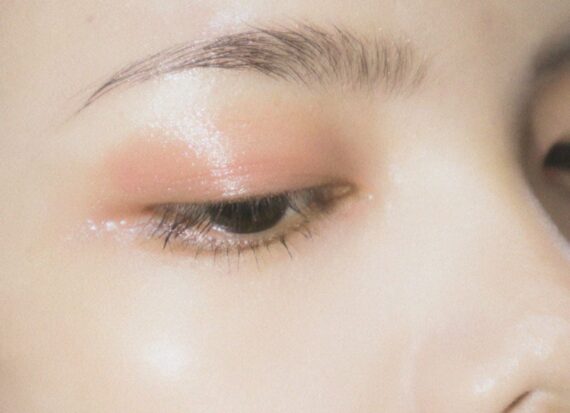 Close up of an eye with dewy shadow and eyebrow
