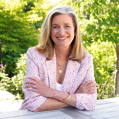 Hillary Petereson Headshot